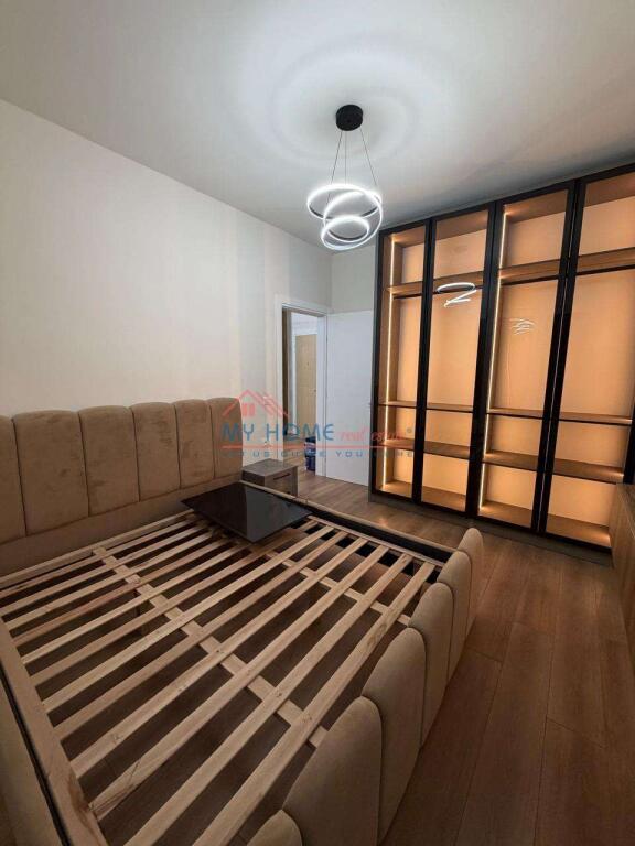 Apartament 1+1 me qera Komuna e Parisit Tirane