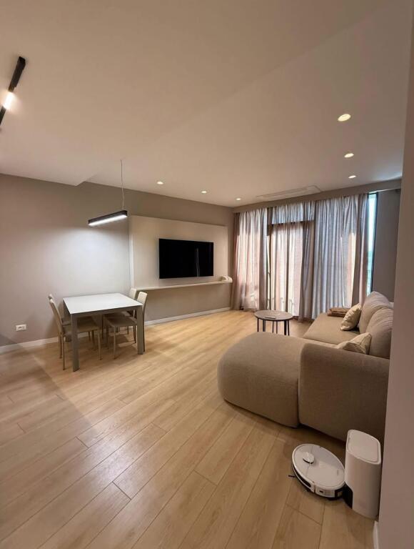 Japim me qira apartament modern 1+1+ post parkimi!
