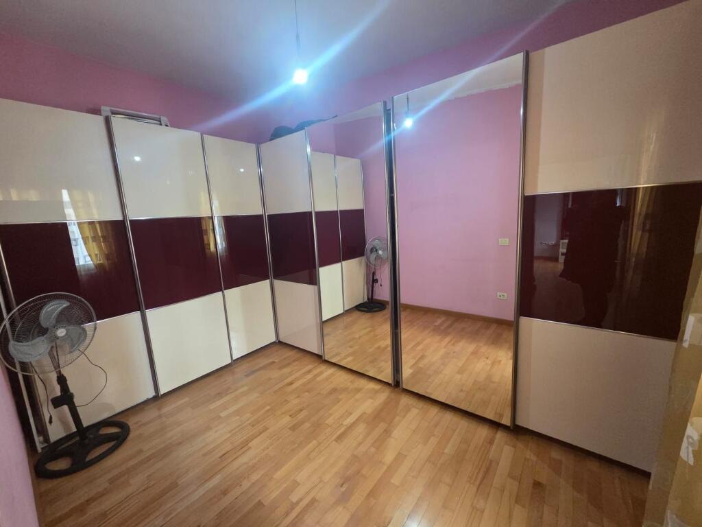 Dubleks me qera - Bulevardi i Ri, Rruga Jordan Misja