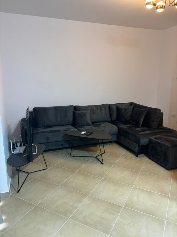 🏠 Apartament 1+1 – Për Qira | Lungo Mare, Vlorë