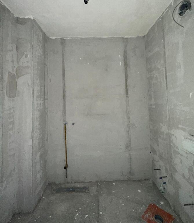 📌 Shitet Apartament 1+1 + Post Parkimi – Orbital, Boulevardi i Ri