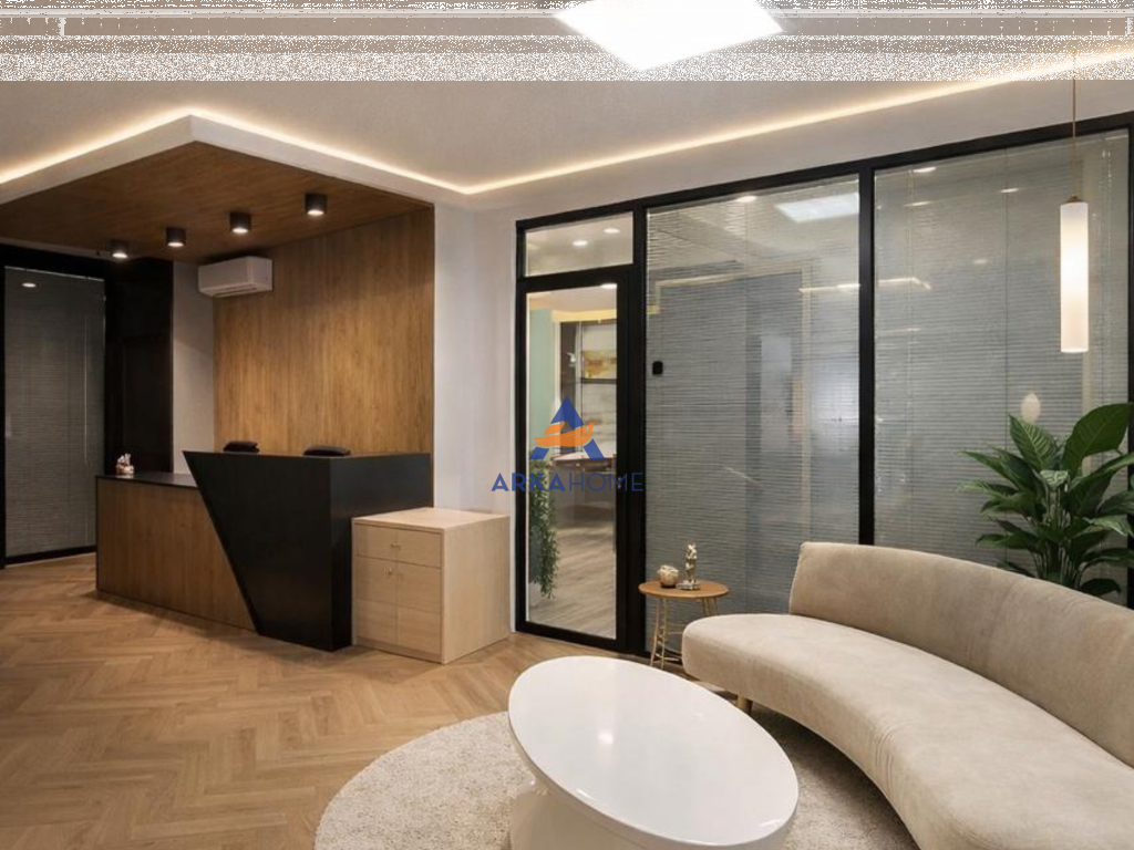 JEPET ZYRE ME QERA 371M2 NETO "KOMPLEKSI USLUGA,STACIONI I TRENIT" 3000 EURO