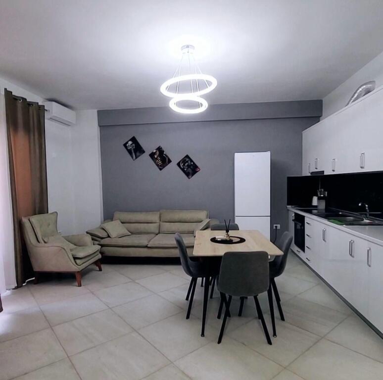 Jepet me qera Apartament 2+1 te Kthesa e Kamzes
