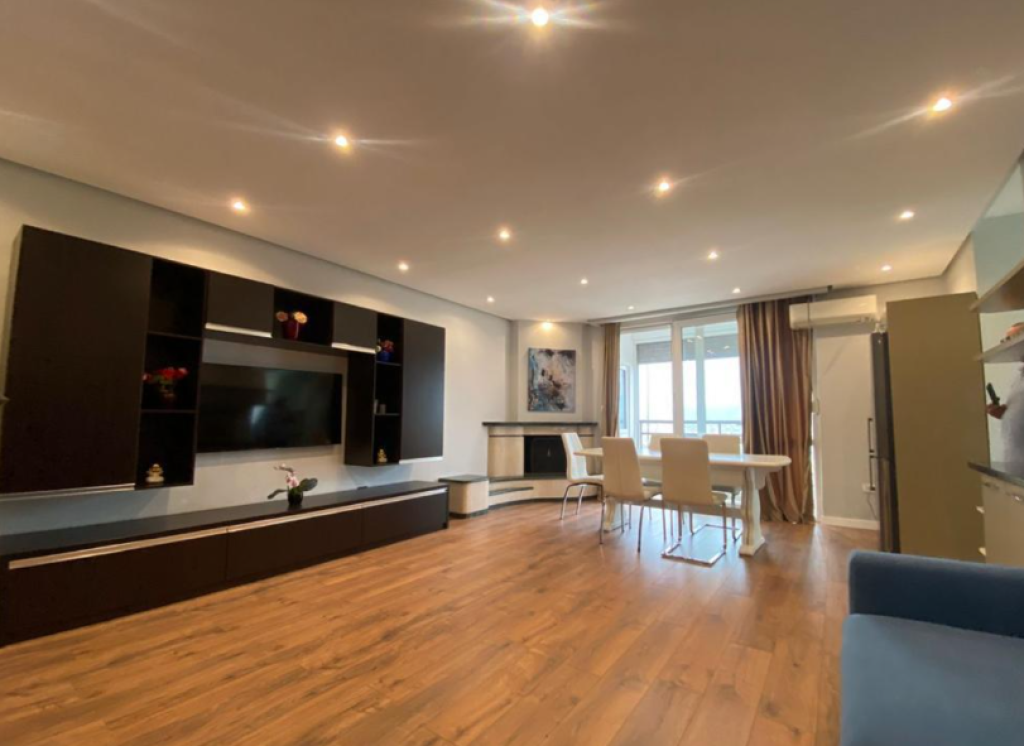 🏢 Apartament 2+1 – Ekspozita “Shqipëria Sot”, pranë Bllokut