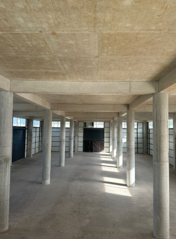 🏢 Store – near Top Channel, Kashar