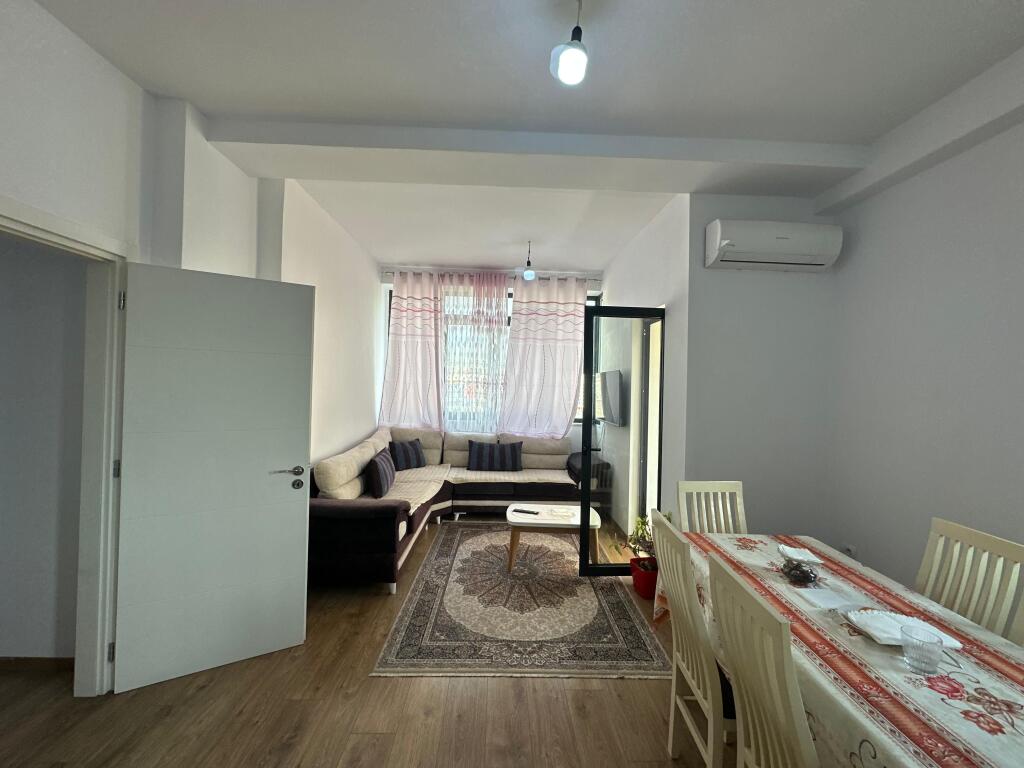 Apartament 2+1+2 per qera perball UET