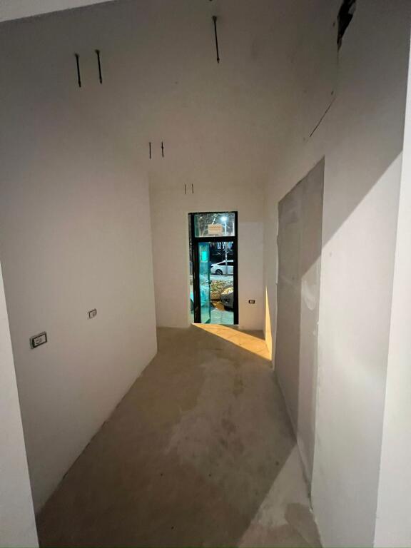 SHOP FOR RENT 63 M2 BLV.BAJRAM CURRI 1,600 EURO