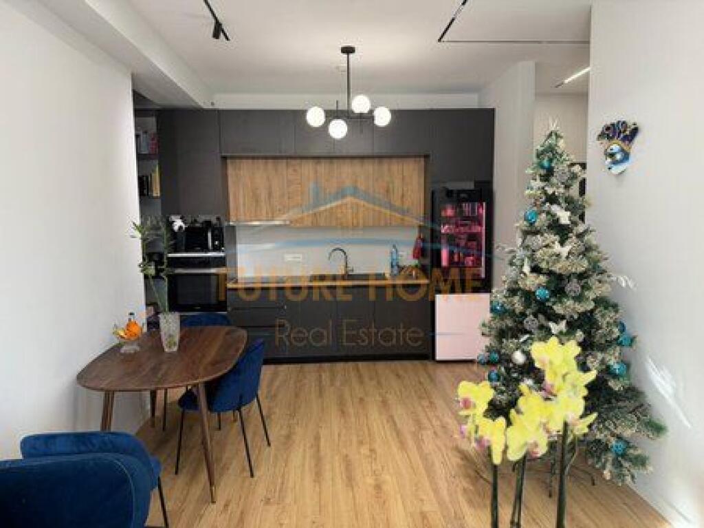 Shitet, Apartament 2+1+2, Kompleksi Henke, Tiranë.