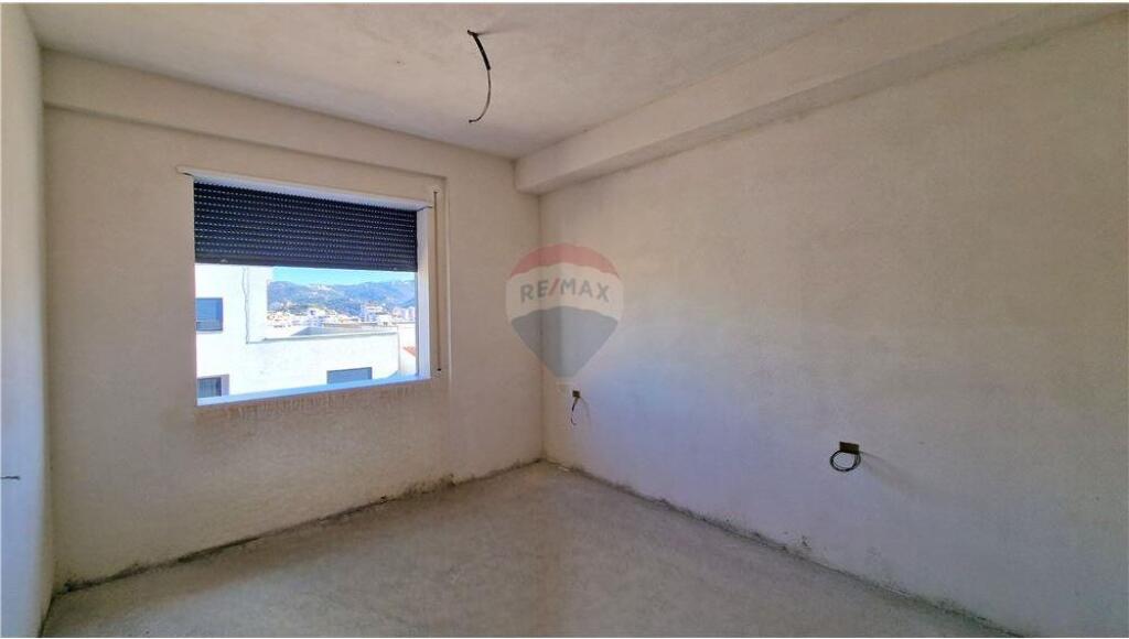 🏙️ Penthouse në Shitje – Vlorë 📍 Rruga Transballkanike, përballë ish-shkollës së Naftës