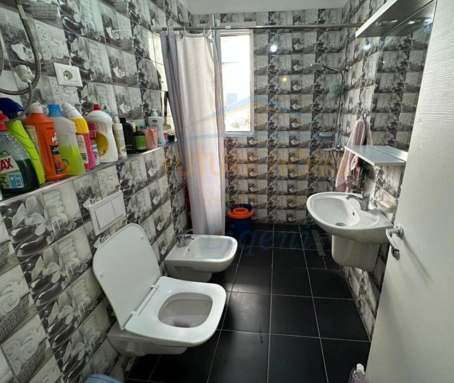 Shitet, Apartament 2+1,Unaza e Re, Tirane.