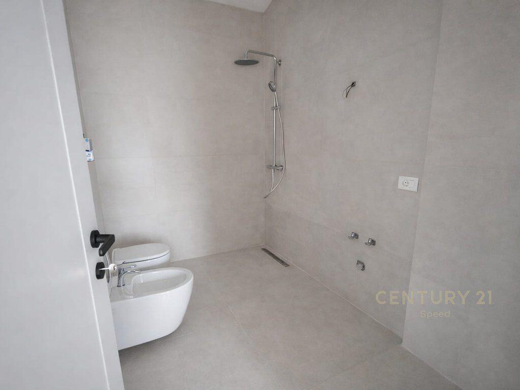 PAZAR I RI, AMBIENT ZYRASH PER QERA 3+1