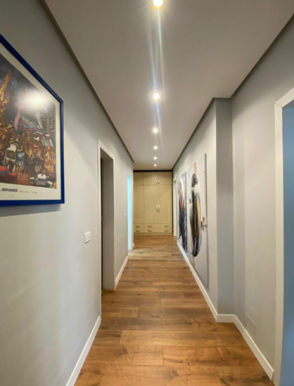 🏢 Apartament 2+1 – Ekspozita “Shqipëria Sot”, pranë Bllokut