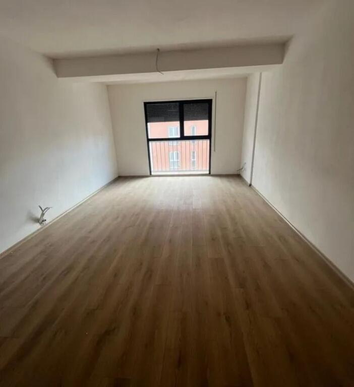 Rent | Business Premises | New Boulevard | 670 €/month