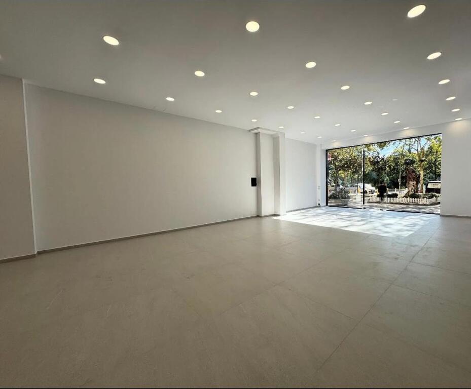 NEGOZIO IN AFFITTO 166 M2 VIALE GJERGJ FISHTA 4.200 EURO