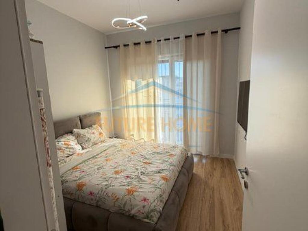 Shitet, Apartament 2+1+2, Kompleksi Henke, Tiranë.