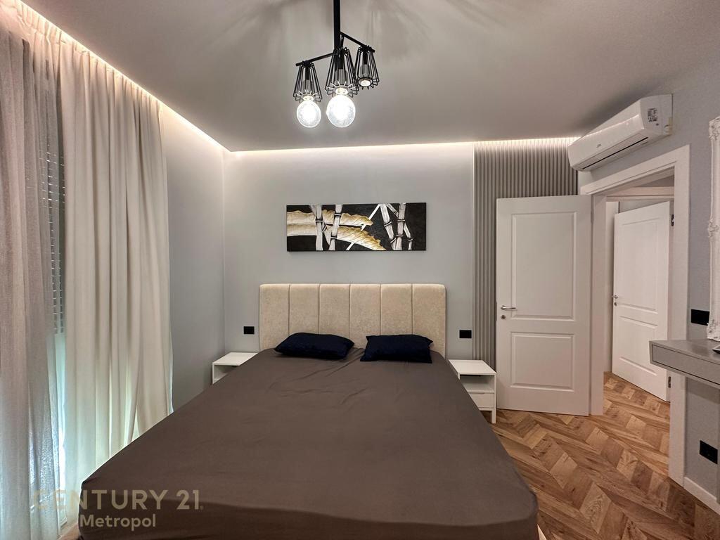 OFROJ PER QIRA APARTAMENT 2+1+2 ME POST PARKIMI PRANE TEGUT!