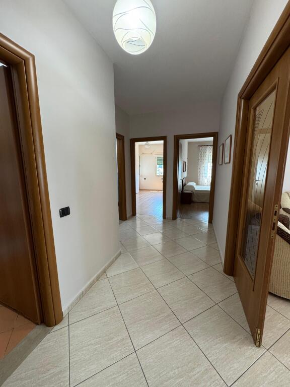 Jepet apartament me qera 2+1+2