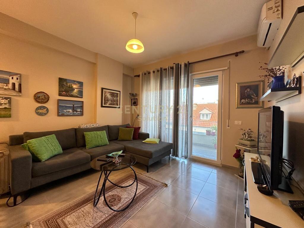 Apartament 1+1 per shitje te Komuna e Parisit