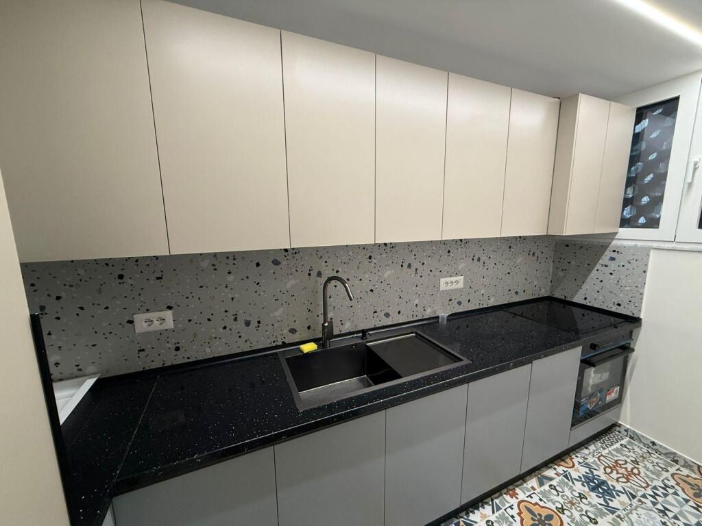 Apartament 2+1 per qira tek Rruga e Kavajes.