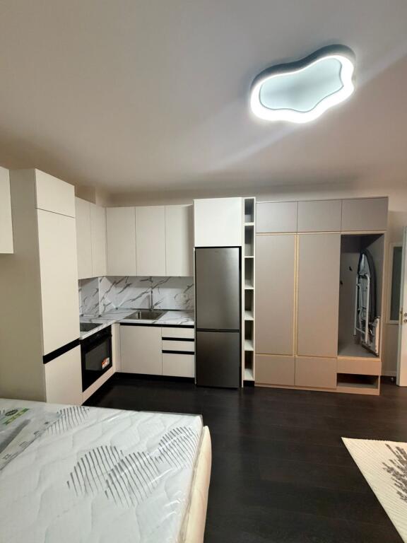 Jepet me qira garsoniere prane Fakultetit Ekonomik