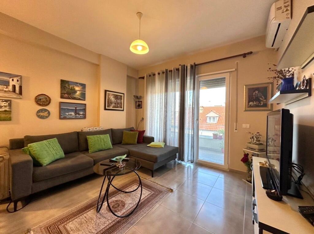 APPARTAMENTO 1+1 IN VENDITA PRESSO IL MUNICIPIO DI PARIGI