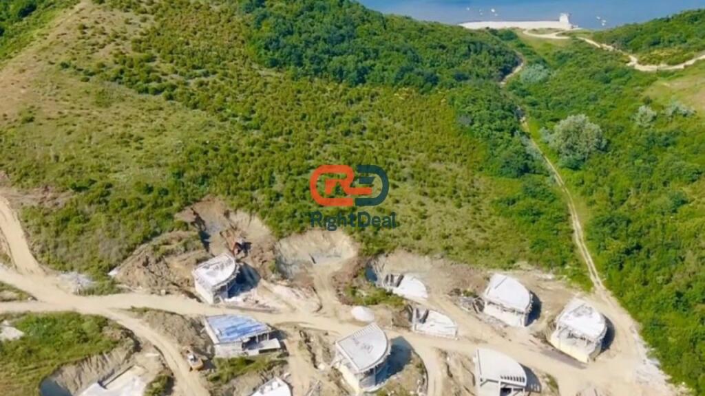 Tek Kepi I Rodonit, Shitet Duplex 2+1+2 Vetem 200m Nga Deti!