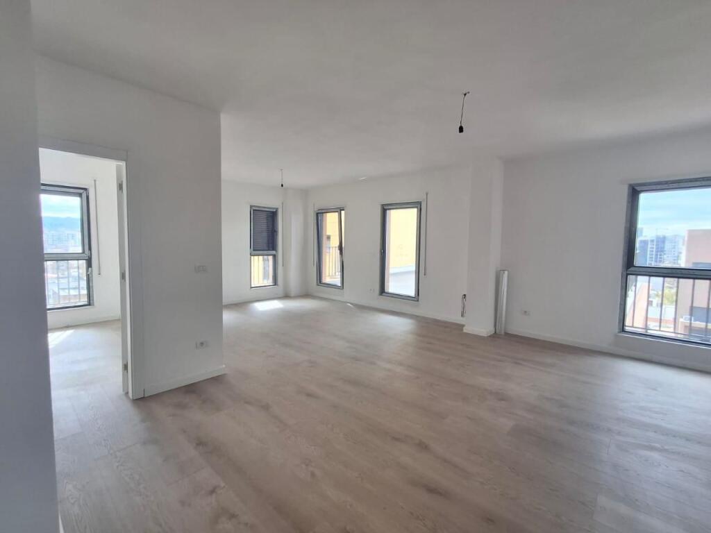 Apartament 3+1 me verandë në shitje – Rruga Qemal Stafa