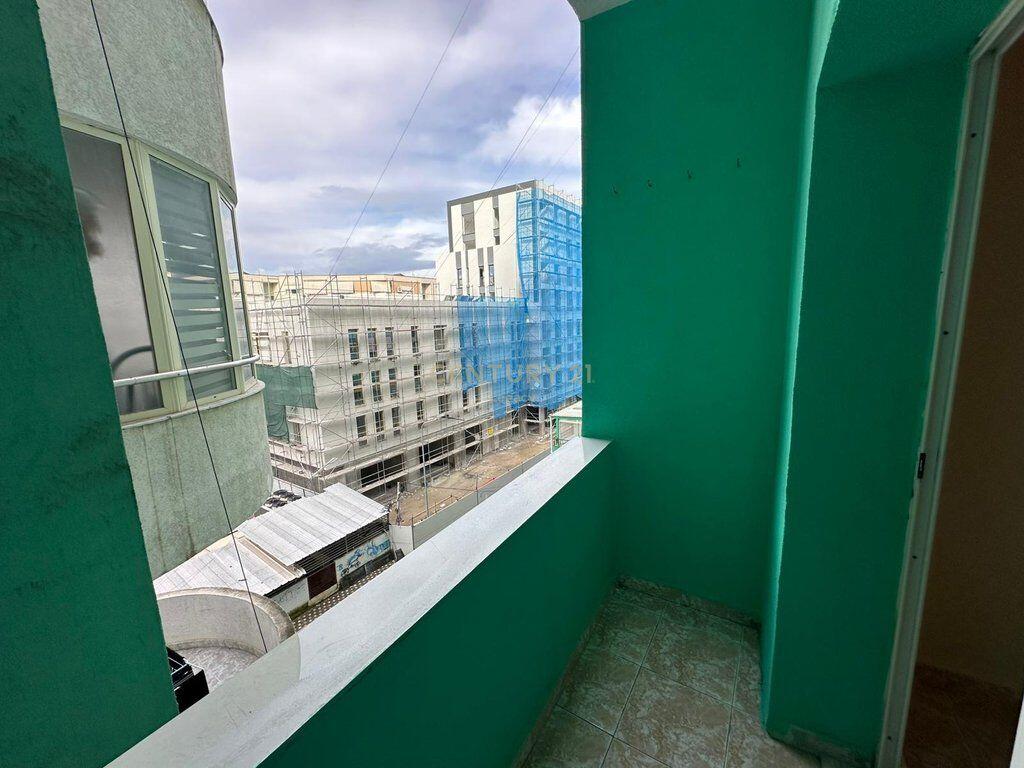 Apartment 3+1 for rent for office/residence at Pallatet Arabe