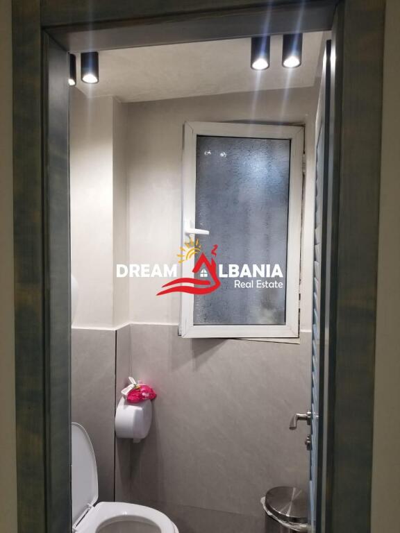 Fish Shop and Restaurant Business for Sale on Barrikadave Street in Tirana (ID 4171418)