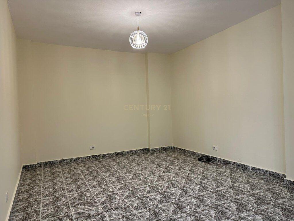 Apartment 3+1 for rent for office/residence at Pallatet Arabe