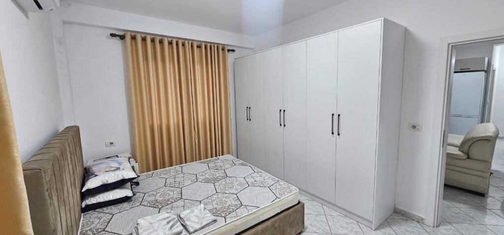 QERA - APARTAMENT ME QIRA DURRËS PLAZH  350 EURO