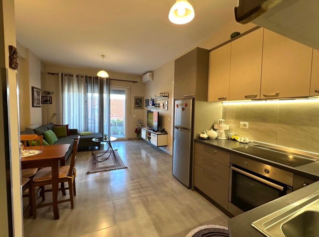 APPARTAMENTO 1+1 IN VENDITA PRESSO IL MUNICIPIO DI PARIGI