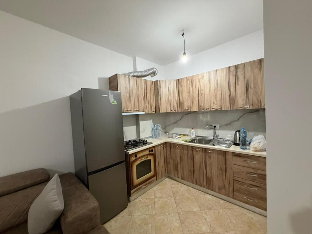 Shitet Apartament 1+1 ose jepet me qera