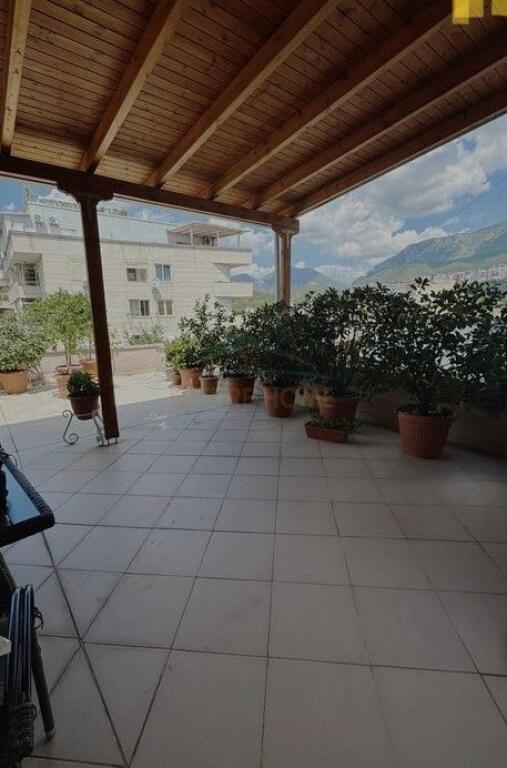 Shitet, Apartament 1+1+ Verandë,Fresk :80.73 m2 neto + 81.3 m2 verande