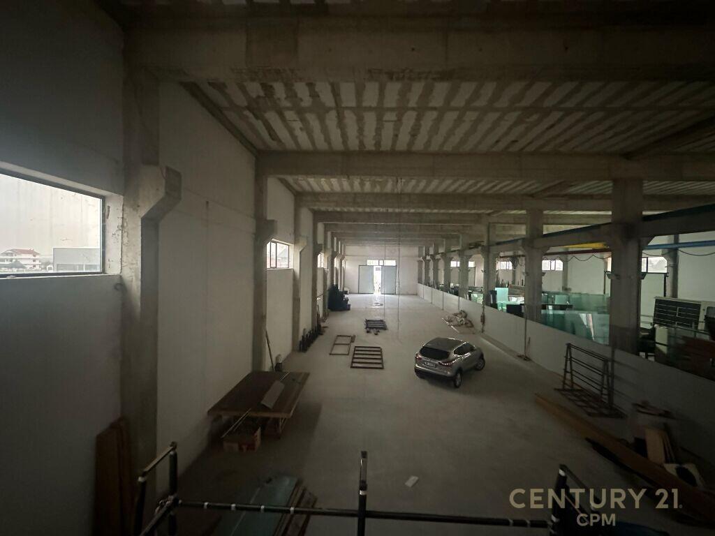 Kapanon me Qira në Fushë-Krujë – 700m² + Zyra &amp; Apartament Opsional 1,800 € /Muaj