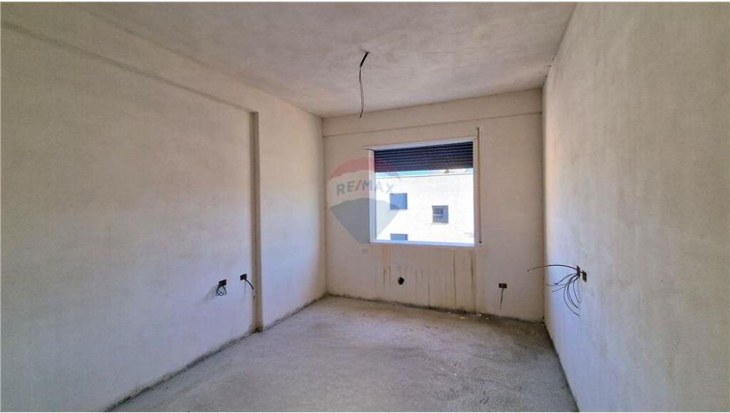 🏙️ Penthouse në Shitje – Vlorë 📍 Rruga Transballkanike, përballë ish-shkollës së Naftës