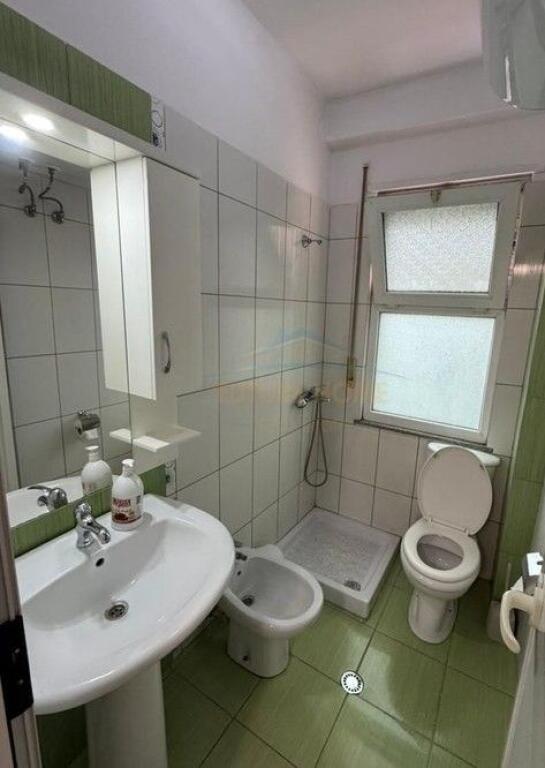 Qera, Apartament 2+1+2, Rruga 5 Maji, Tirane