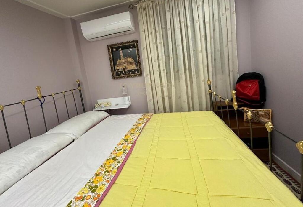 Jepet me qira shtëpi private 1+1 pran rruges Bardhyl