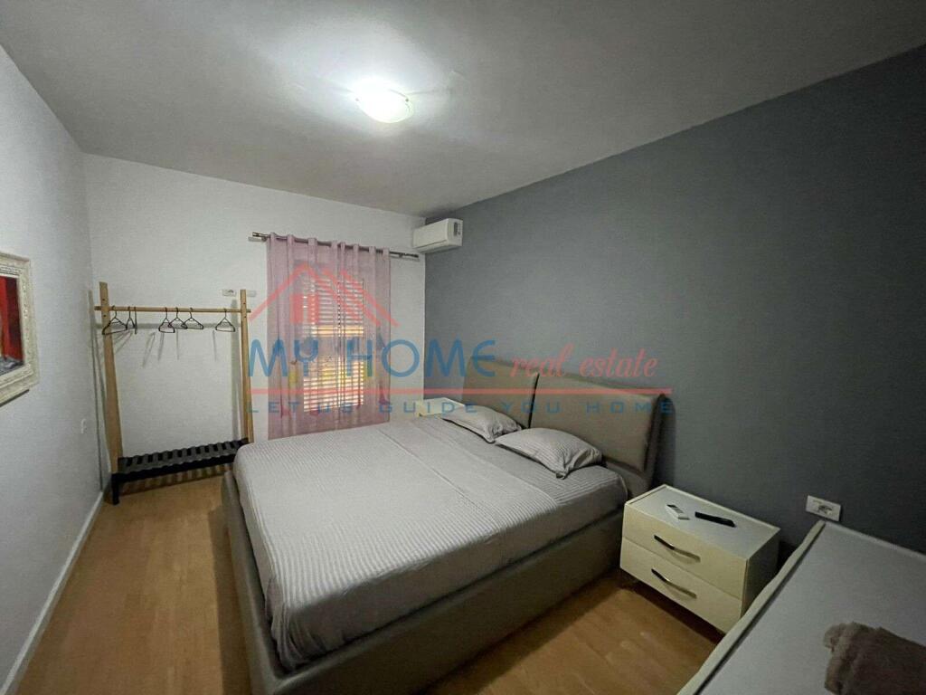 Apartament 2+1 me qera Komuna e Parisit ne Tirane