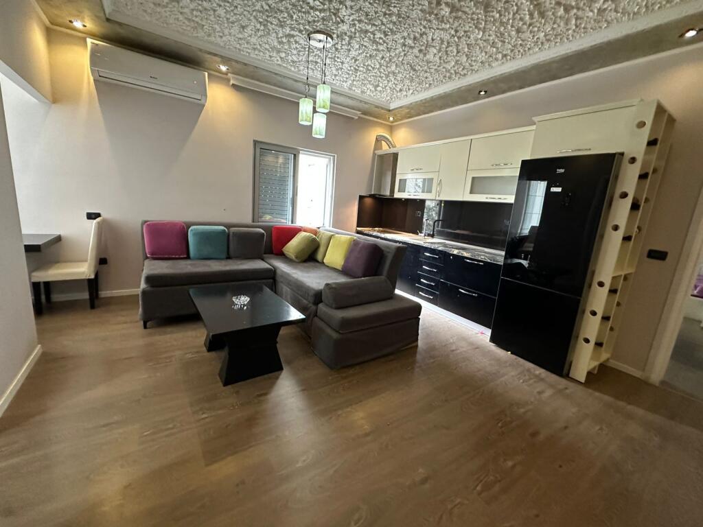 Apartament - Për Qira 2+1+PARKIM te FRESKU