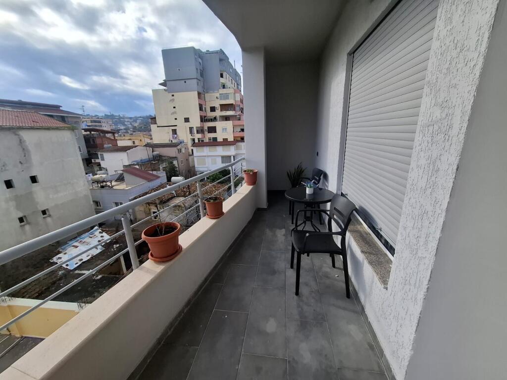 Jepet apartament me qera 1+1