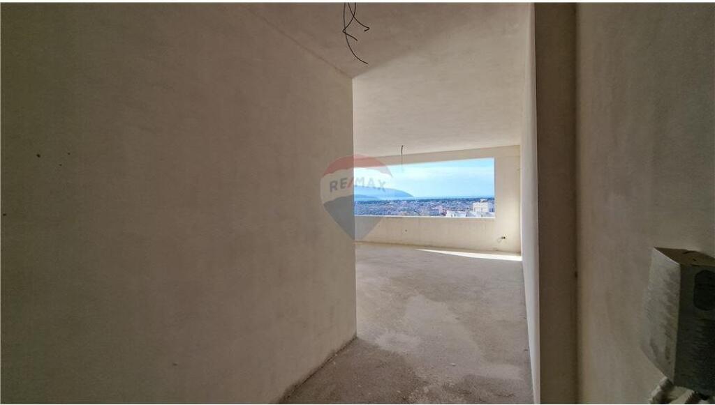 🏙️ Penthouse në Shitje – Vlorë 📍 Rruga Transballkanike, përballë ish-shkollës së Naftës