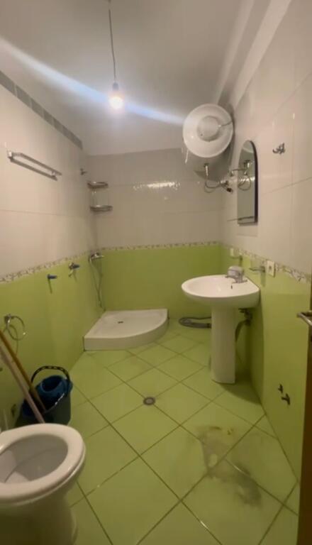 Jepet me qera apartament 1+1 astir