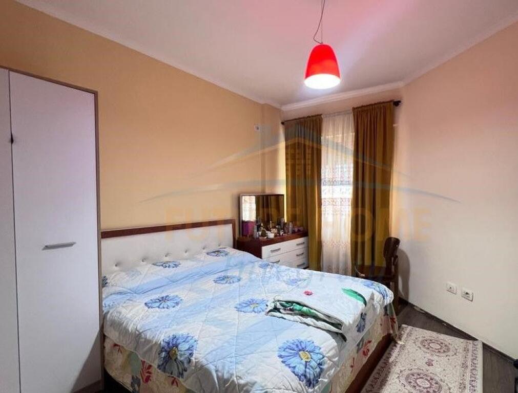 Shitet, Apartament 2+1, Zogu i Zi, Tiranë.