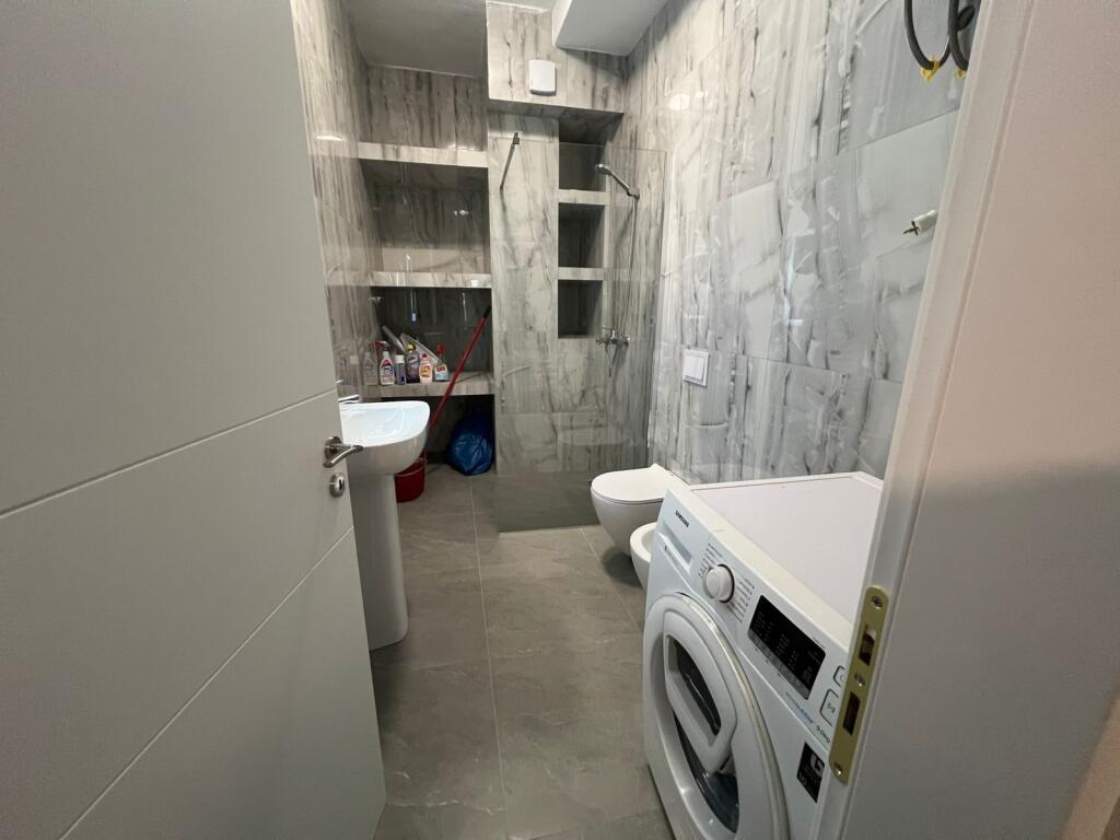 Apartment 1+1 for rent at Komun e Parisit.