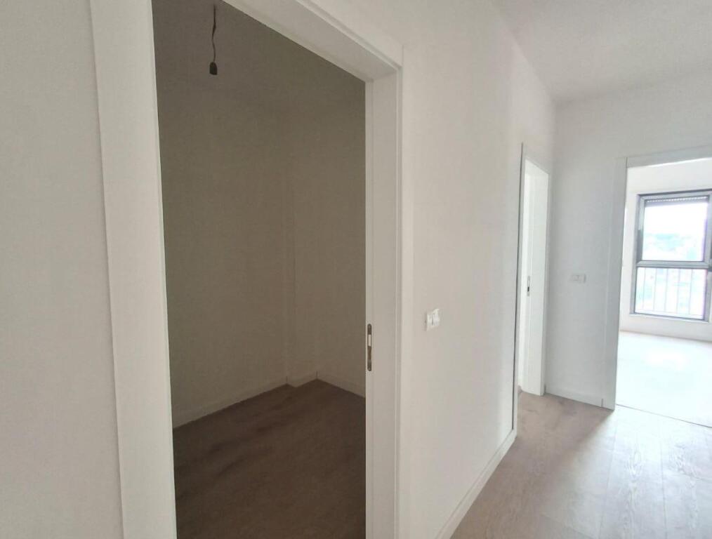 Apartament 3+1 me verandë në shitje – Rruga Qemal Stafa