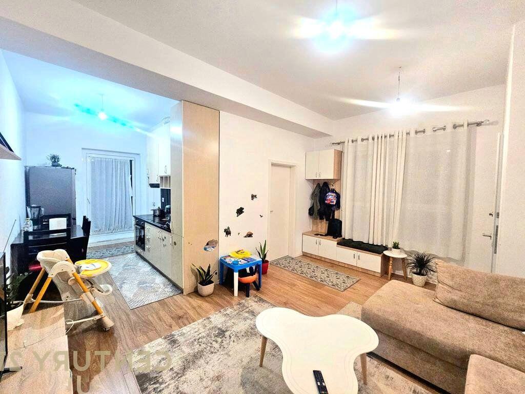 Ofrojm apartament per qira ne Ali Dem