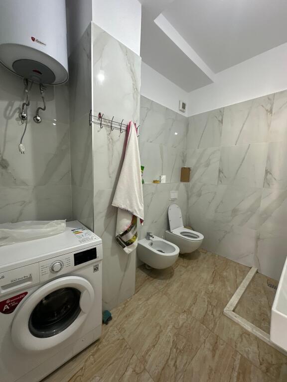 Apartament per Qira 2+1+2 + post parkimi perballe Uet