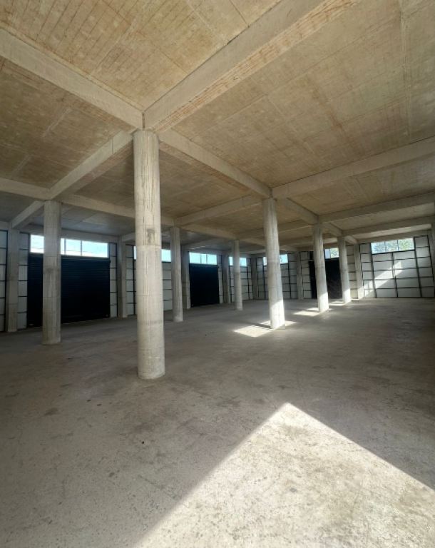 🏢 Store – near Top Channel, Kashar