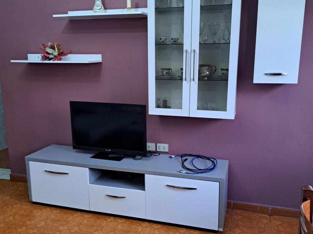 Jepet shtepi me qera, afer Pazarit te Ri